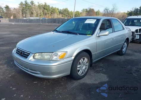 2001 Toyota Camry Le z USA, uszkodzony, nr VIN 4T1BG22K51U815041